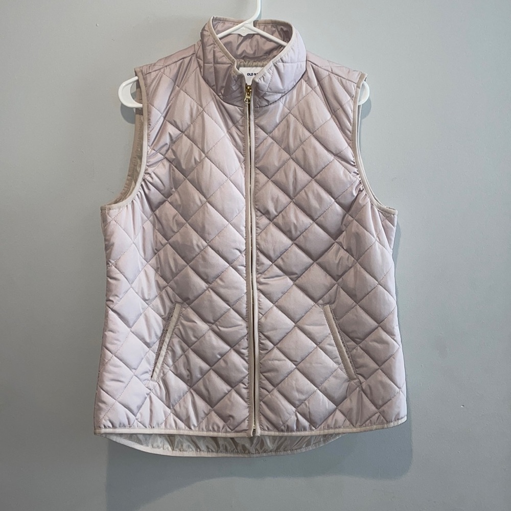 Women’s Old Navy size L taupe colored vest. No tags but never worn.